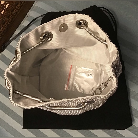 🩶🪩 Sparkling Silver Glam Bag 🪩🩶 - Picture 8 of 11